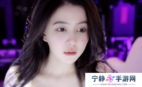 女主播遭榜一大哥提无理要求，当场拒绝后泪崩，称自己是有底线的