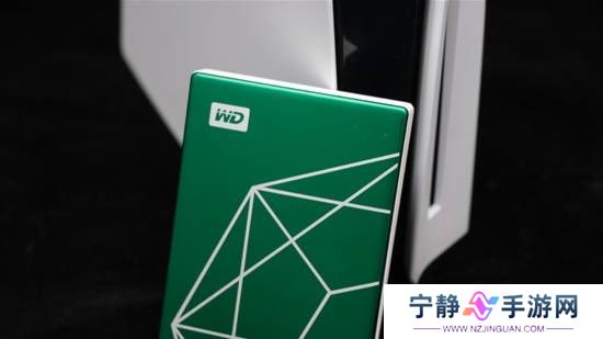 在自家周年产品上，这家老牌大厂玩起了“极简主义”