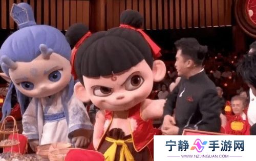 央视元宵晚会现场整活，哪吒打人，敖丙劝架，反差萌让观众乐声一片