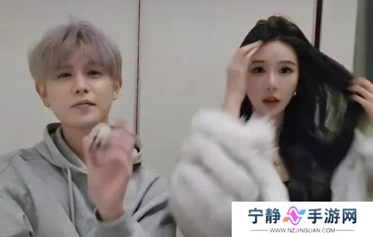 童锦程和朋友深夜去唱歌，买单时意外泄露余额，金额太大引网友热议