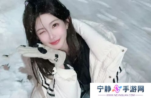 初代二次元主播复归直播，称当主播更适合自己，网友：没钱才想我们