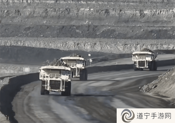 我国首批120吨级纯电矿用卡车批量上岗，绿色矿山建设迈出大步！